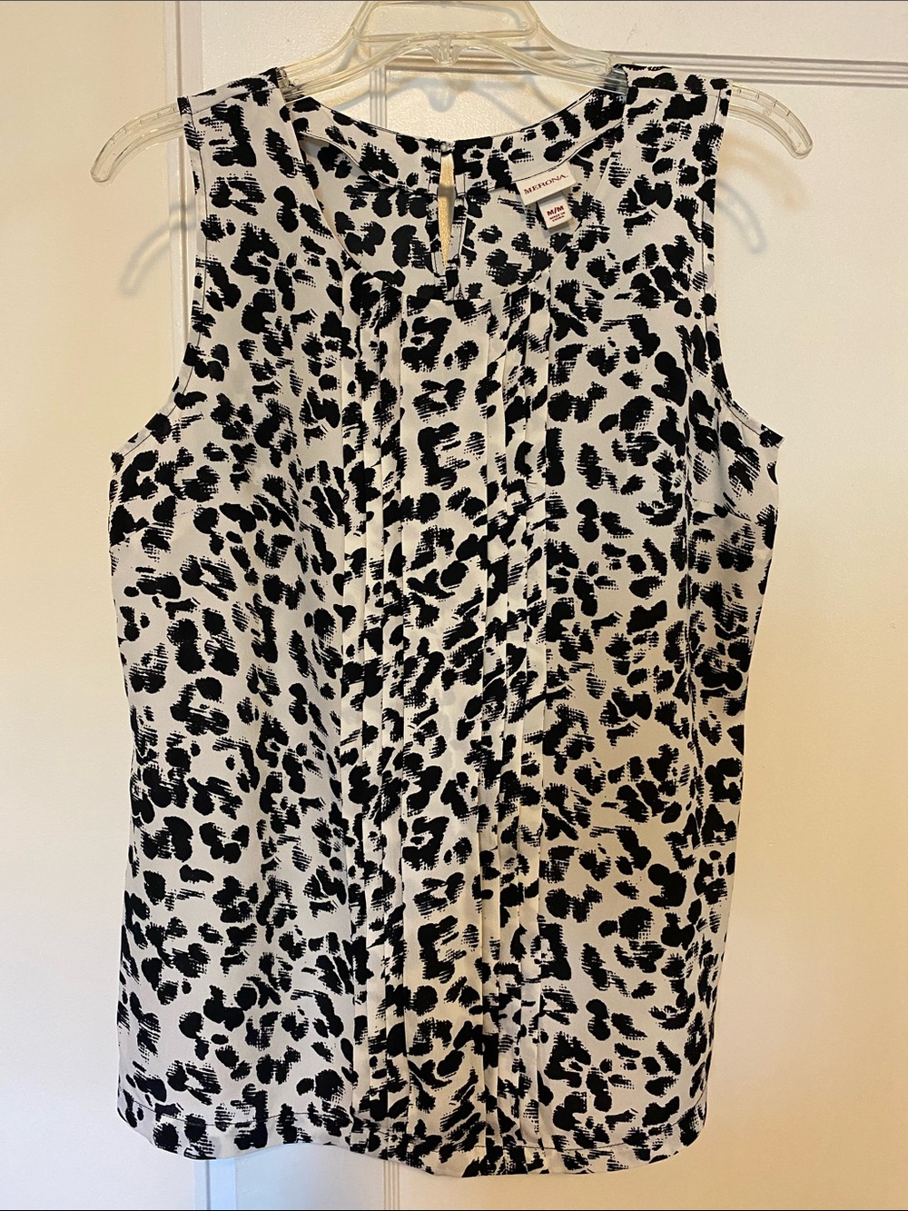 🎀 5/$20 🎀 Merona black and white animal print sleeveless top size medium